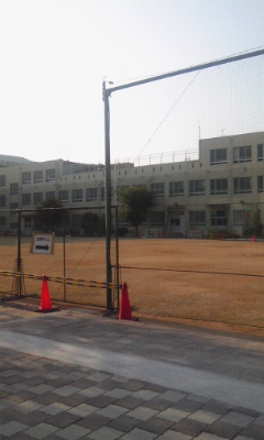 投票所の山吹小学校